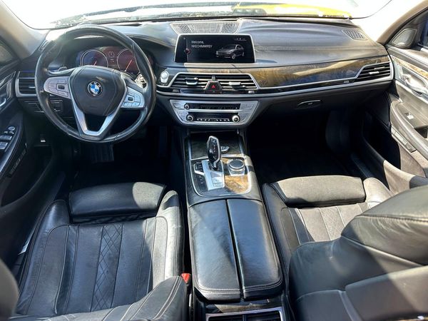 2016 BMW 750 xDrive
