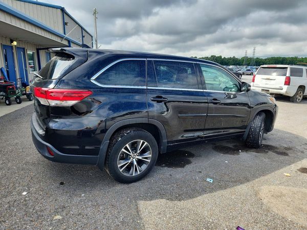 2017 TOYOTA HIGHLANDER LE/LE Plus