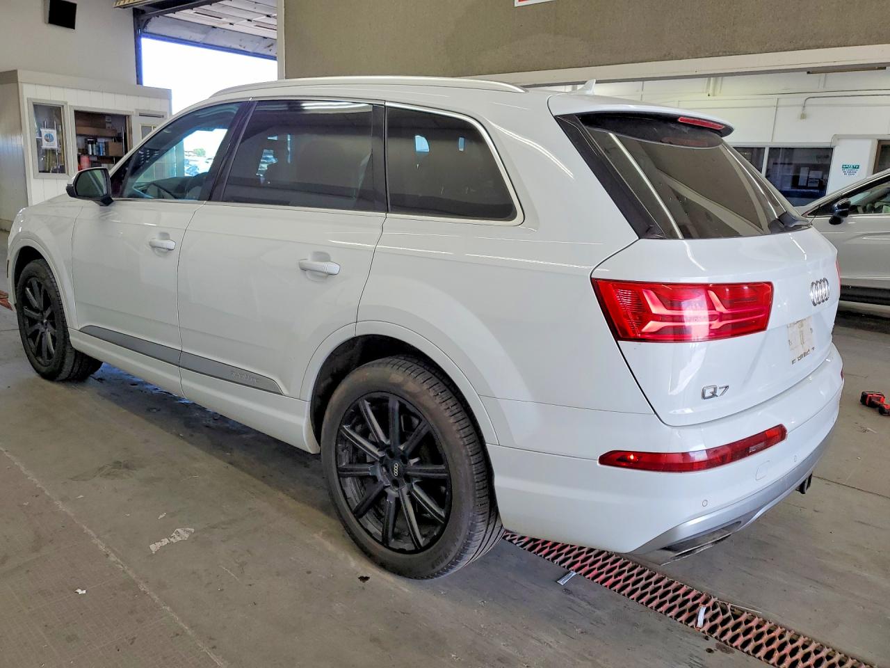 2017 AUDI Q7 quattro Premium Plus