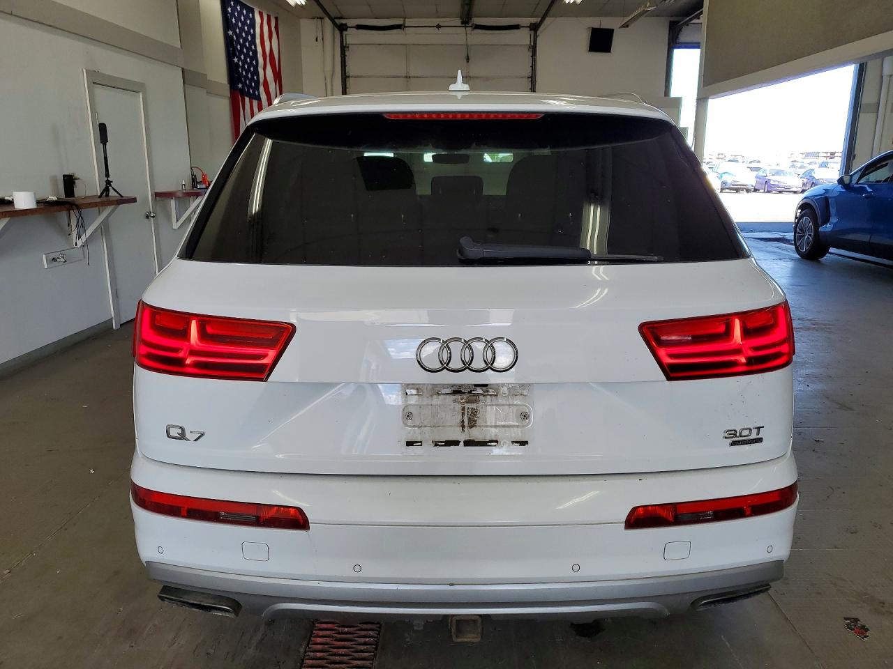 2017 AUDI Q7 quattro Premium Plus