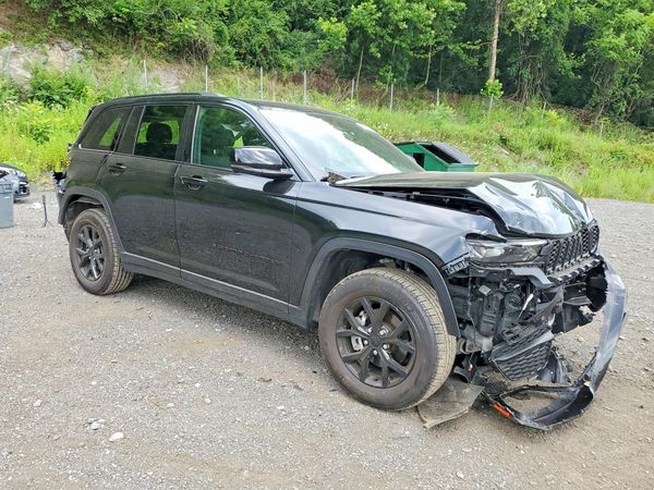 2025 JEEP GRAND CHEROKEE Laredo, Altitude