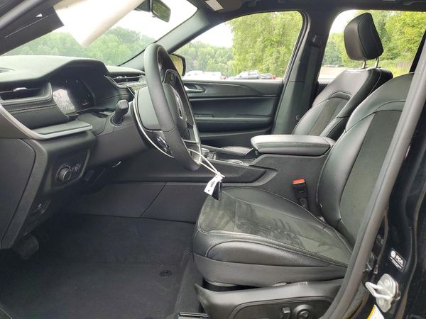 2025 JEEP GRAND CHEROKEE Laredo, Altitude