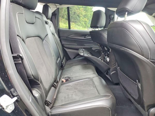 2025 JEEP GRAND CHEROKEE Laredo, Altitude