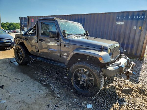 2014 JEEP WRANGLER Sahara — Passenger 3/4