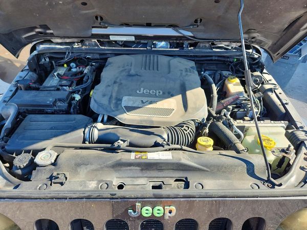 2014 JEEP WRANGLER Sahara — Engine bay