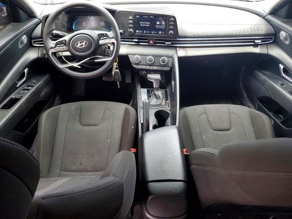 2024 HYUNDAI ELANTRA SE