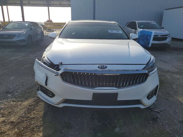 2017 KIA CADENZA