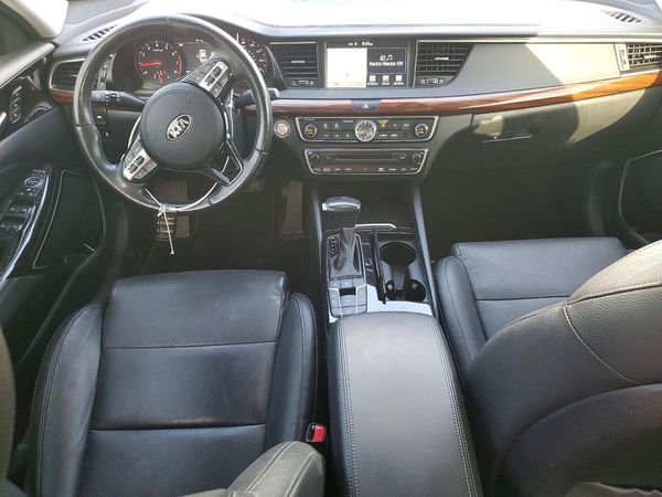 2017 KIA CADENZA