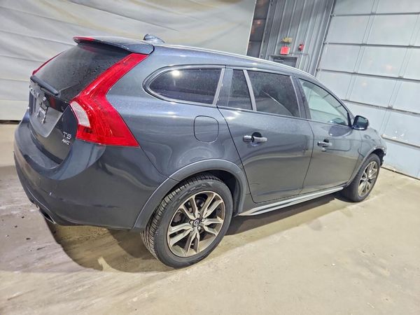 2015 VOLVO V60 CROSS COUNTRY Premier (non R design)