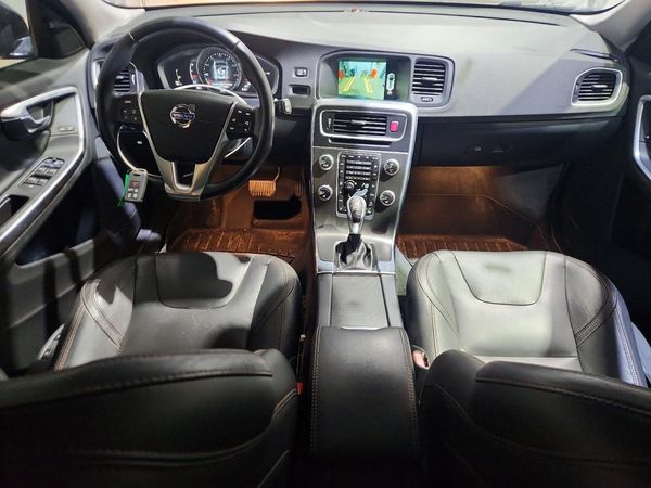 2015 VOLVO V60 CROSS COUNTRY Premier (non R design)