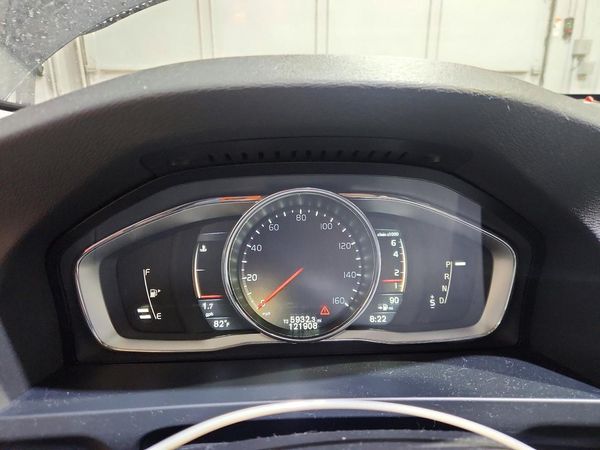 2015 VOLVO V60 CROSS COUNTRY Premier (non R design)