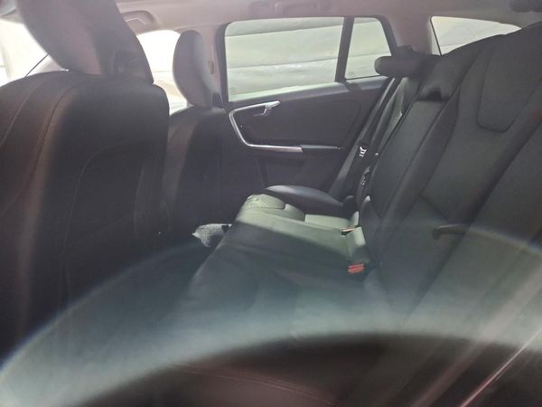 2015 VOLVO V60 CROSS COUNTRY Premier (non R design)