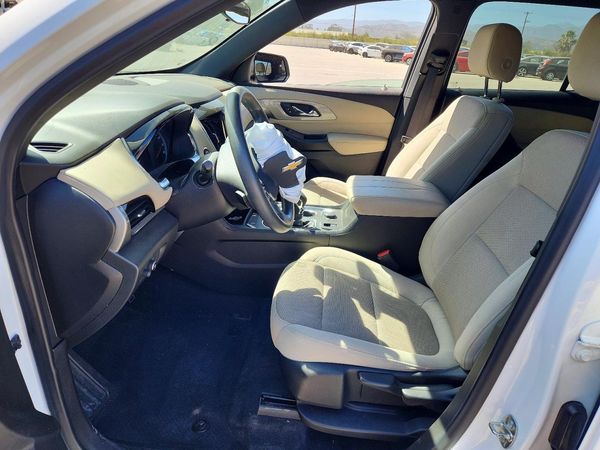 2022 CHEVROLET TRAVERSE LS — DENT