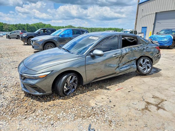 2024 HYUNDAI ELANTRA