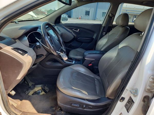 2014 HYUNDAI TUCSON GLS (Middle Level) — DENT