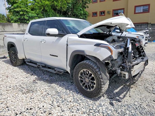 2022 TOYOTA TUNDRA SR5
