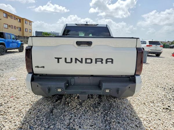 2022 TOYOTA TUNDRA SR5