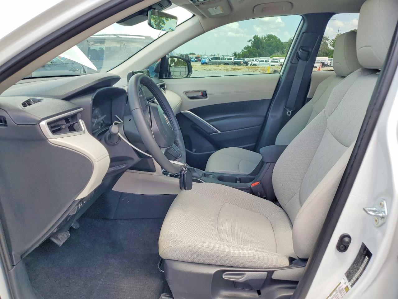 2025 TOYOTA COROLLA CROSS LE