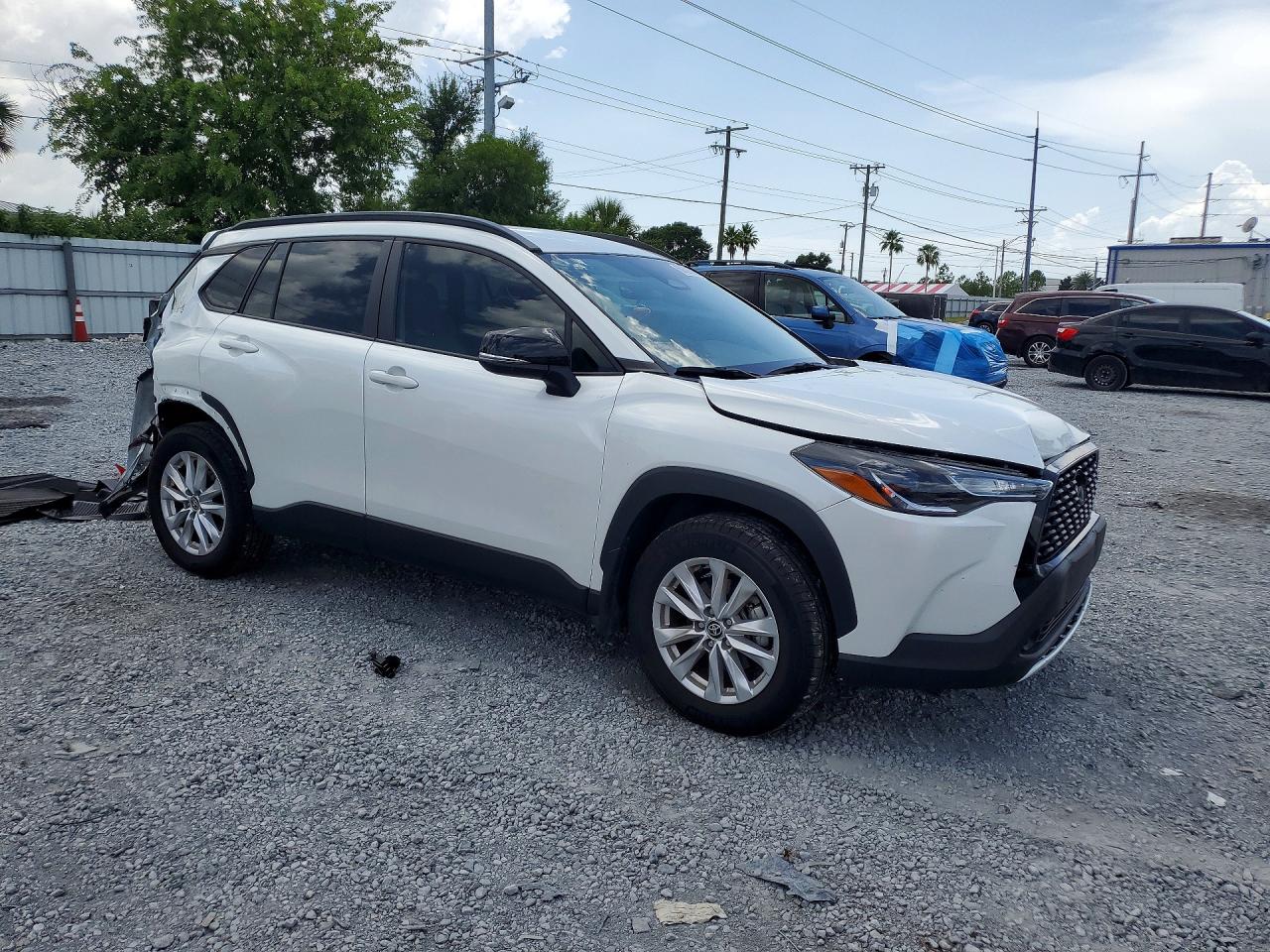 2025 TOYOTA COROLLA CROSS LE