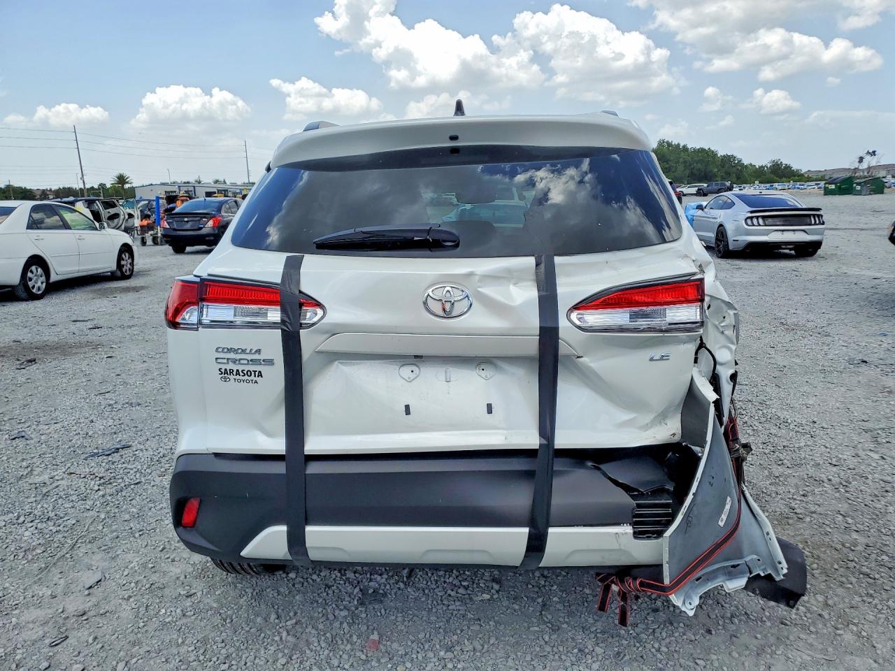 2025 TOYOTA COROLLA CROSS LE