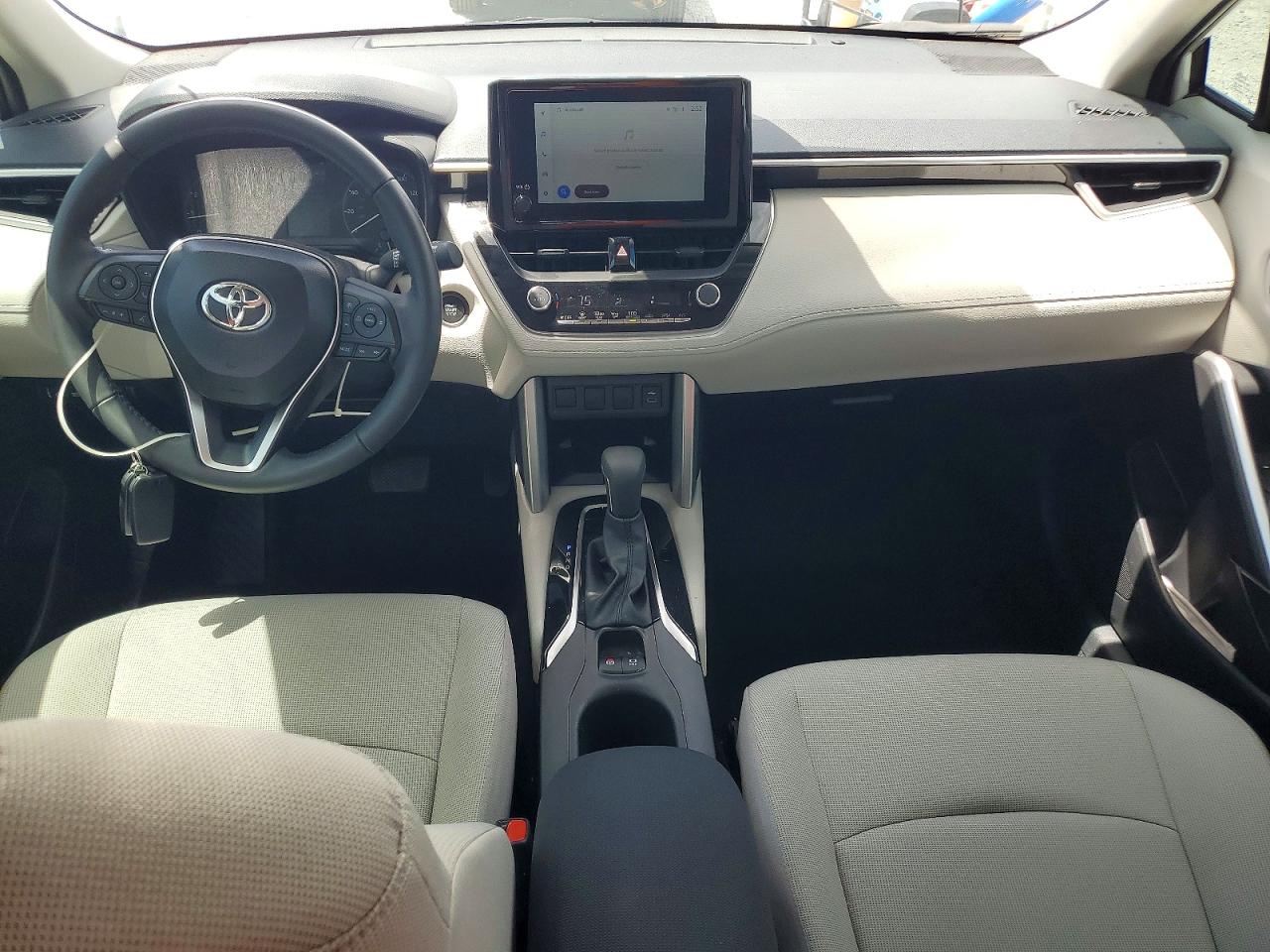 2025 TOYOTA COROLLA CROSS LE
