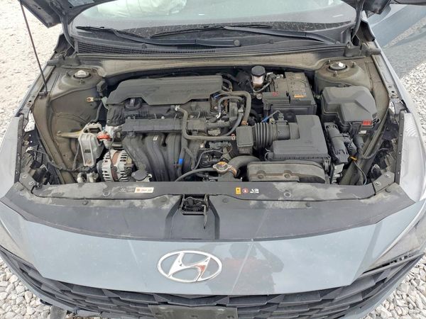2022 HYUNDAI ELANTRA SEL — Engine bay