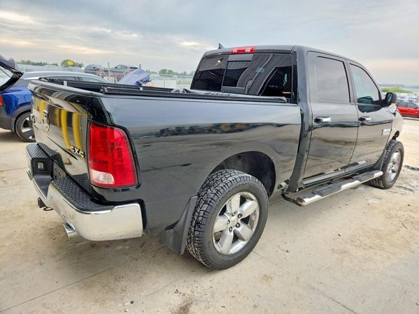 2016 RAM 1500 SLT CREW CAB 4X4