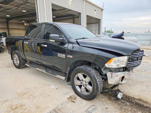 2016 RAM 1500 SLT CREW CAB 4X4