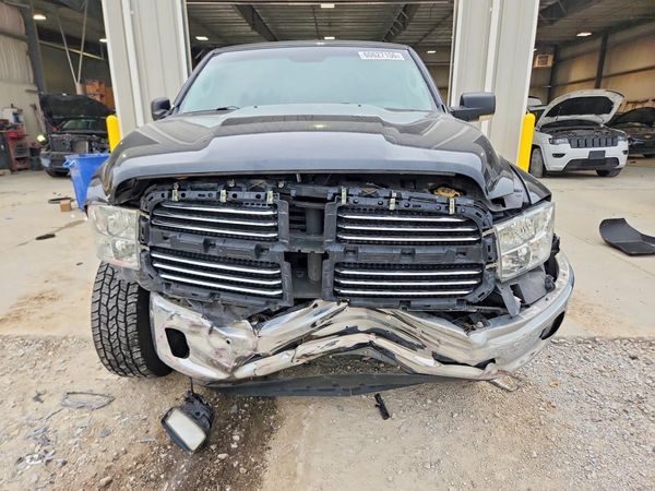 2016 RAM 1500 SLT CREW CAB 4X4