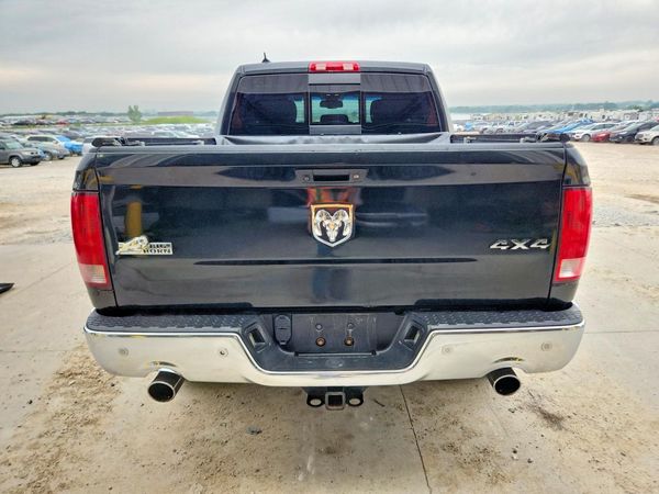 2016 RAM 1500 SLT CREW CAB 4X4