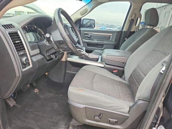 2016 RAM 1500 SLT CREW CAB 4X4