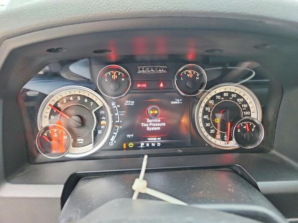 2016 RAM 1500 SLT CREW CAB 4X4