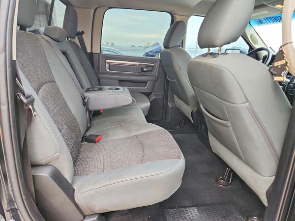 2016 RAM 1500 SLT CREW CAB 4X4