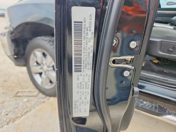 2016 RAM 1500 SLT CREW CAB 4X4