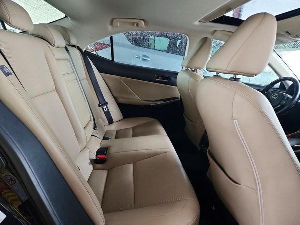 2018 LEXUS IS 300