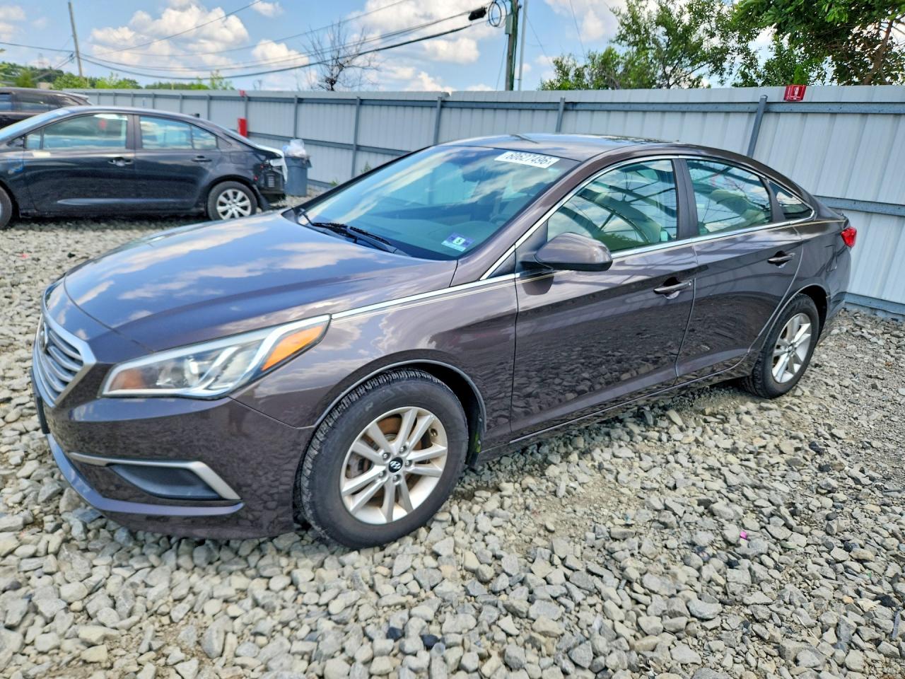 2017 HYUNDAI SONATA SE, Eco — Front 3/4
