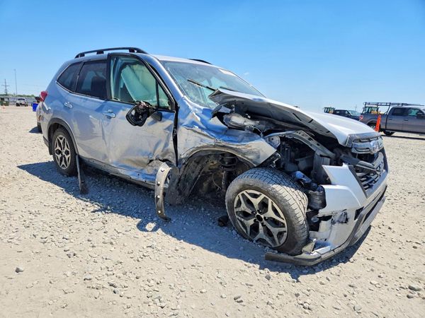 2022 SUBARU FORESTER
