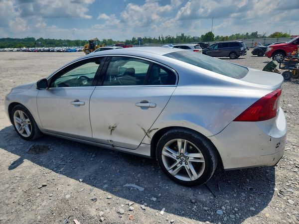 2015 VOLVO S60