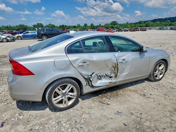 2015 VOLVO S60