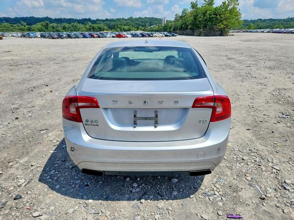 2015 VOLVO S60