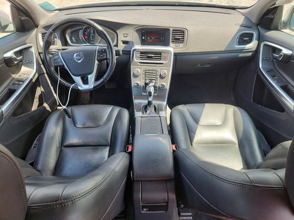 2015 VOLVO S60