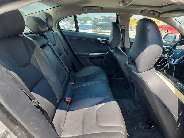 2015 VOLVO S60