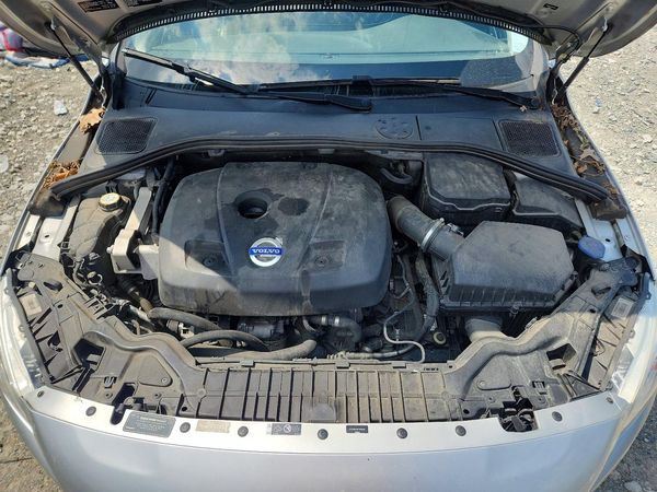 2015 VOLVO S60