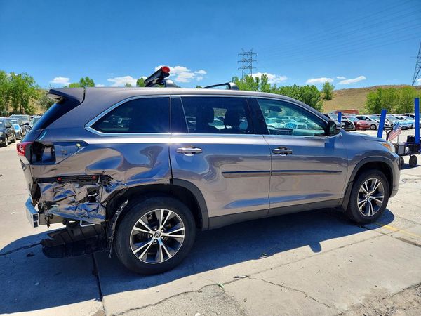 2019 TOYOTA HIGHLANDER LE/LE Plus
