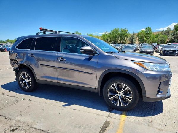2019 TOYOTA HIGHLANDER LE/LE Plus