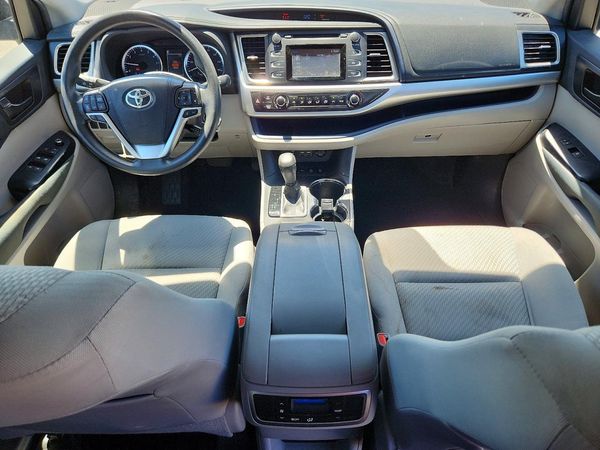 2019 TOYOTA HIGHLANDER LE/LE Plus