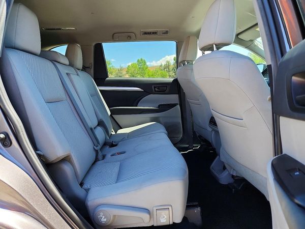 2019 TOYOTA HIGHLANDER LE/LE Plus