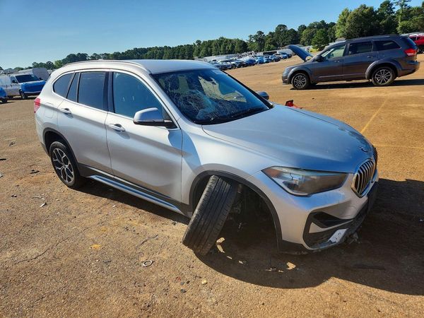 2020 BMW X1 sDrive28i — Passenger 3/4