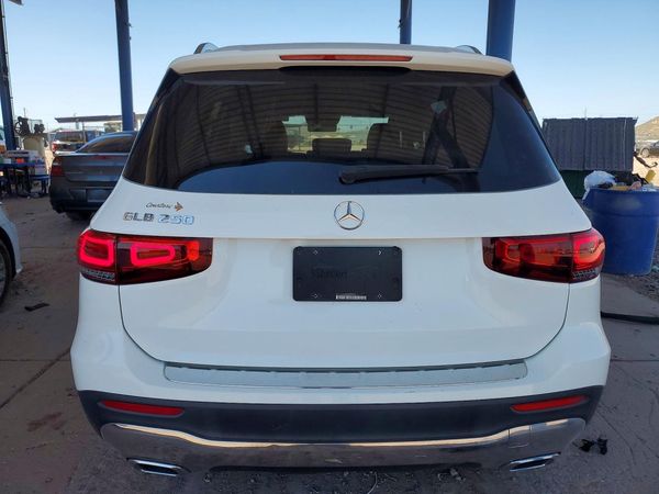 2022 MERCEDES-BENZ GLB GLB250