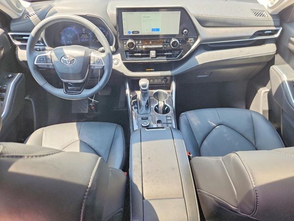 2024 TOYOTA HIGHLANDER